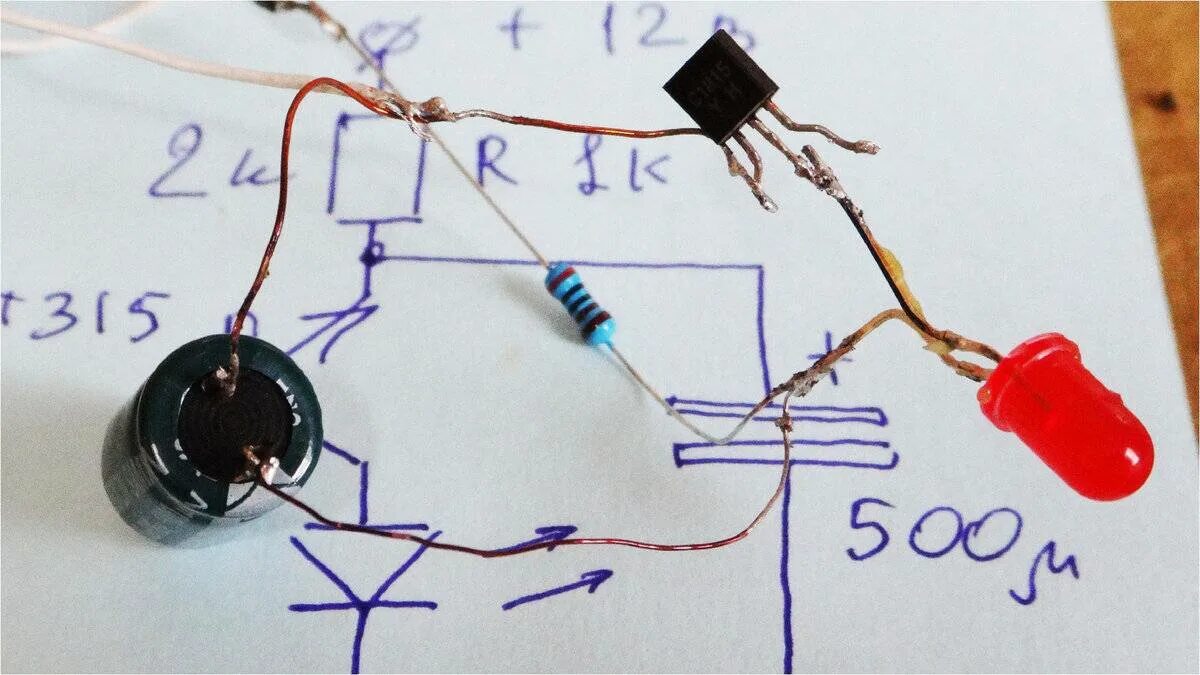 Двойная мигалка на кт315. Светодиод от 5 вольт. Мигающий светодиод 12 вольт. 5 вольт. Мигающий светодиод схема 5 вольт.