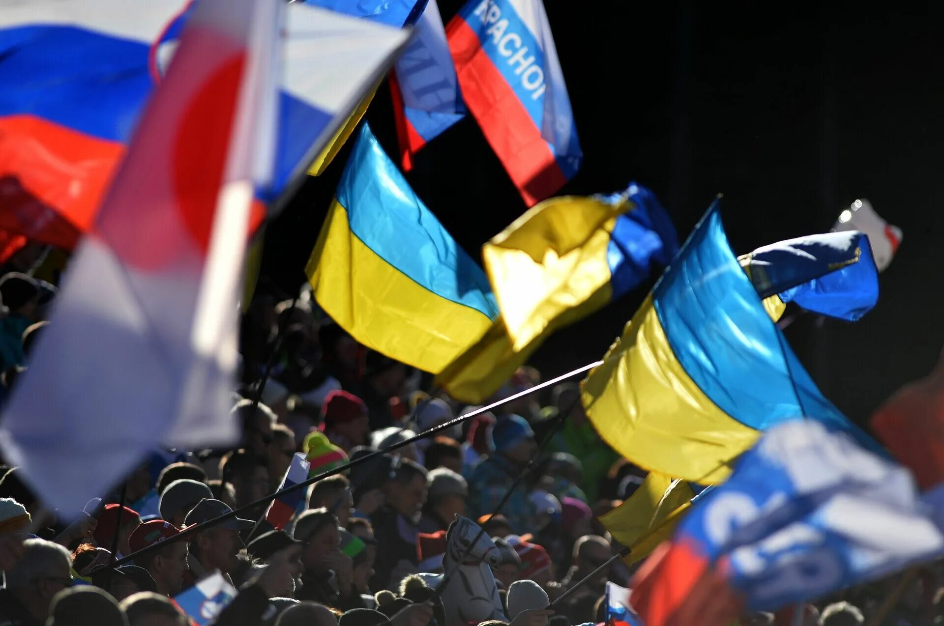 Украина россия завтра. Украина – это Россия. Флаг России и Украины. Флаг России и Украины вместе. Россия против Украины.