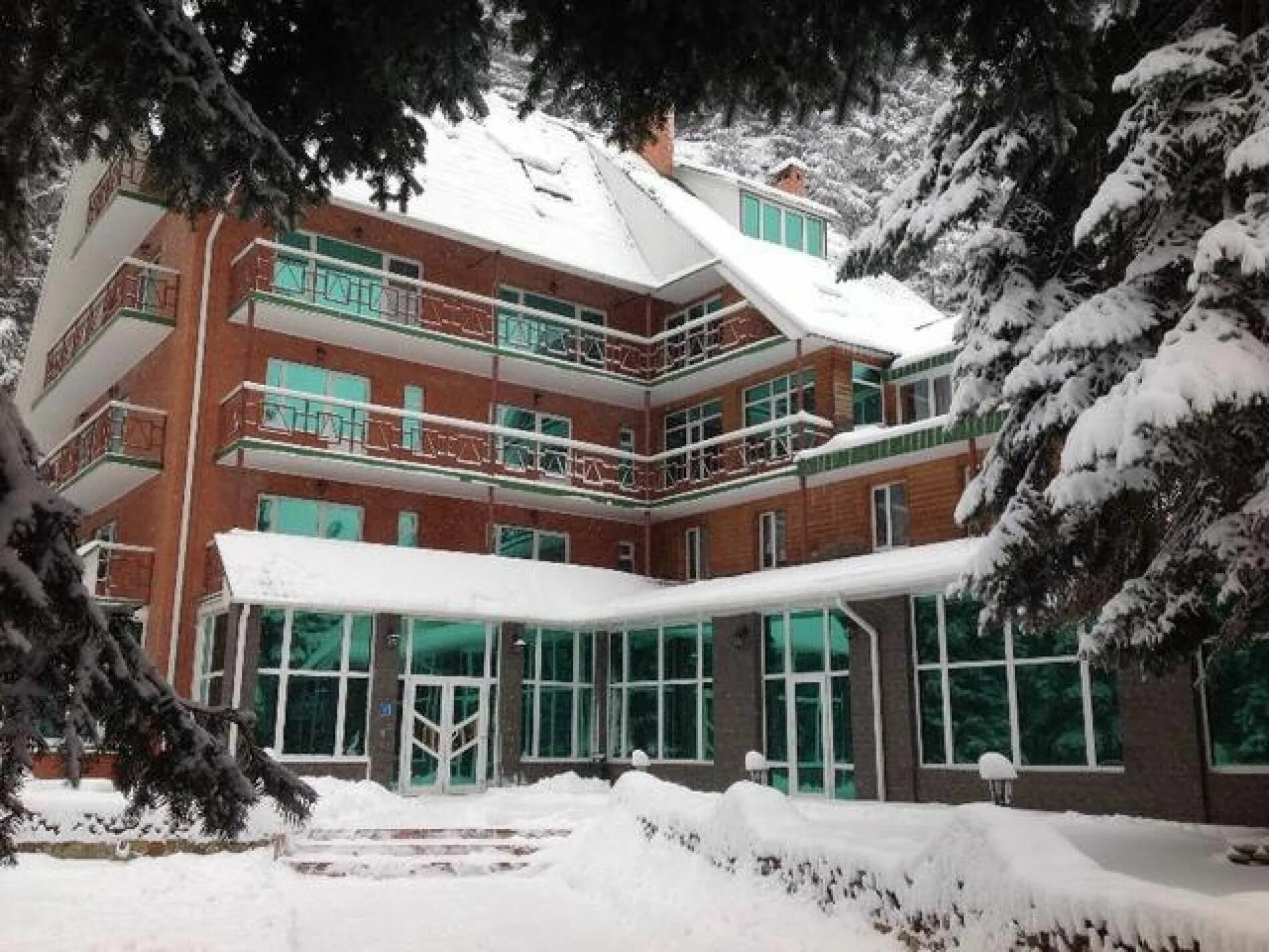 Гоначхир отель в домбае. Домбай гоначхир гостиница. База гоначхир домбай. Гоначхир домбай. Гостиница эдельвейс домбай.