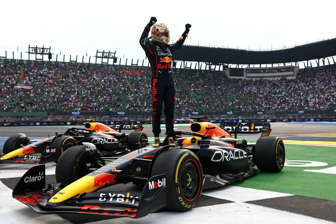 Какие гран при формулы 1. Формула 1 Макс Ферстаппен. F1 Льюис Хэмилтон. Red bull f1 2022. Verstappen f1 2022.