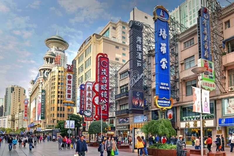Nanjing road pedestrian street. Нанкинская улица в шанхае. Нанкинская улица в шанхае. Торговая улица нанкин-роуд. Nanjing road pedestrian street.