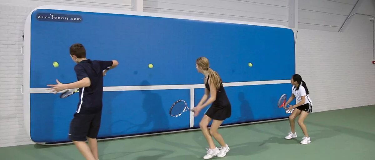 Тренировочная стенка для тенниса. Щит тренировочный для тенниса. Теннисная стенка для большого тенниса. Надувная стенка для большого тенниса.