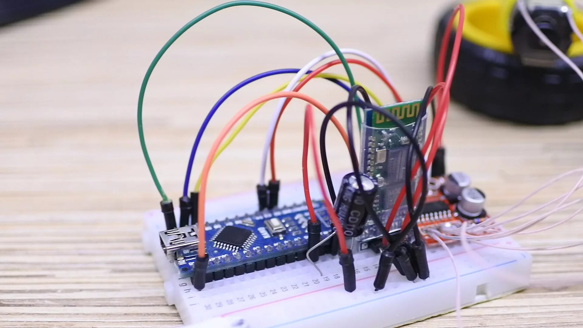 Управление машинкой с телефона. Arduino uno машинка. Машинка на ардуино нано. Машинка на управлении ардуино. Машинка на управлении на ардуино нано.