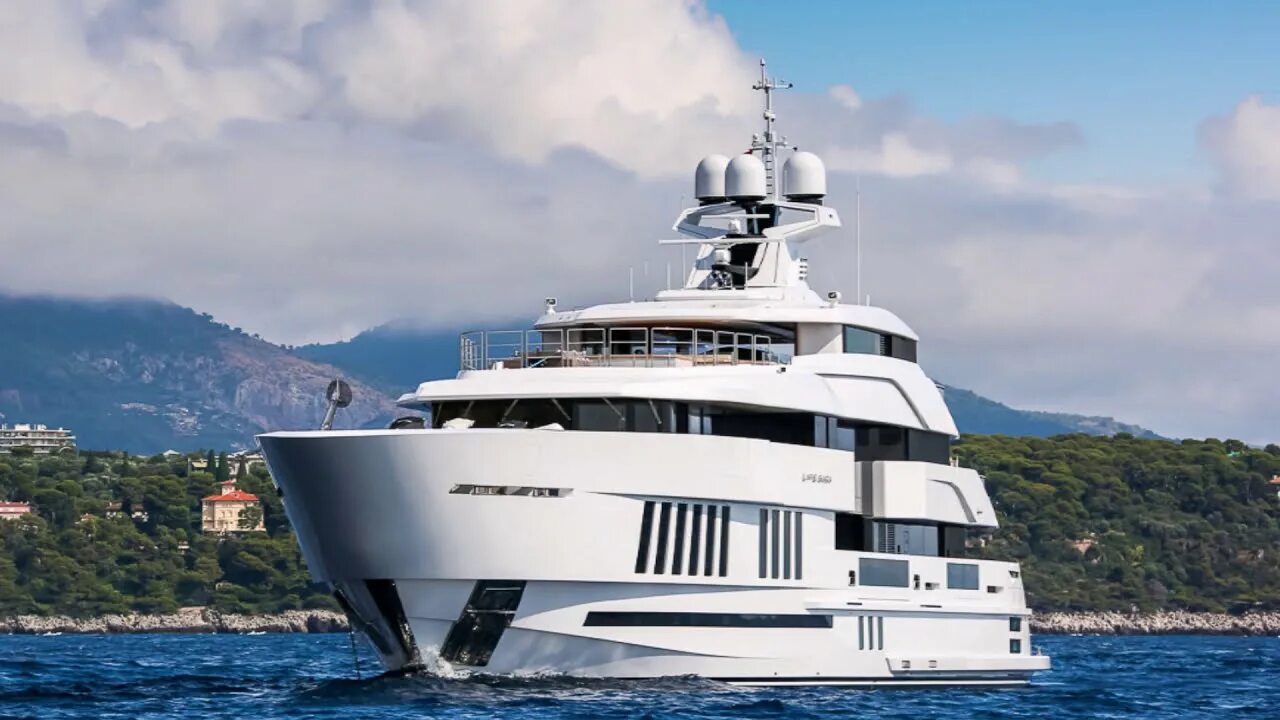 Ship yacht