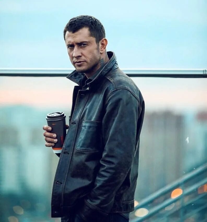 Харди и батырев. Таксист миллионер прилучный. Прилучный и брутян. Прилучный 2022. Таксист миллионер прилучный.