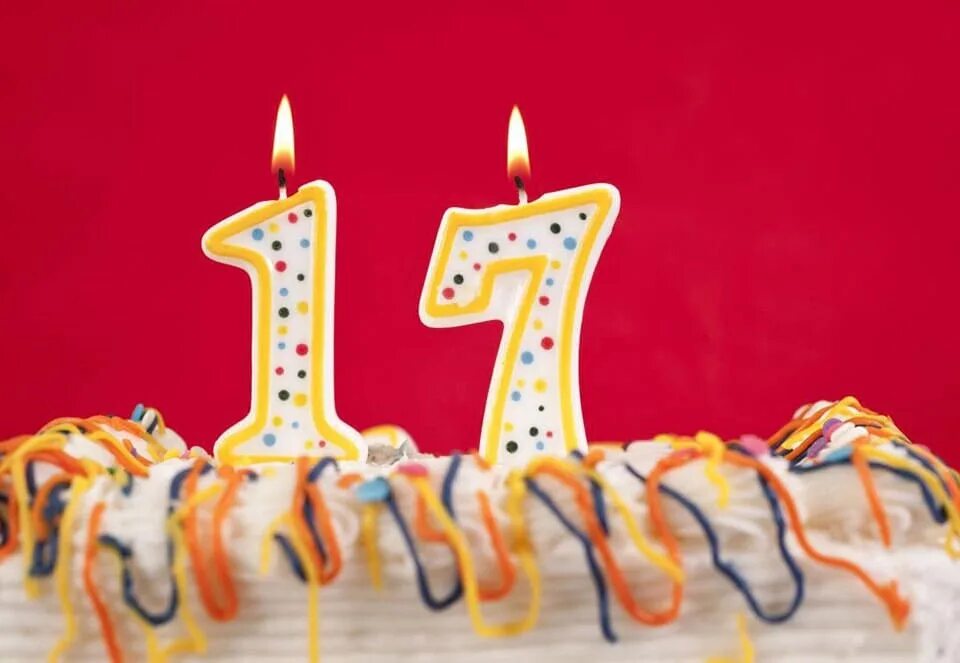 В копилку семейных традиций в рамках дня посиделок при свечах акция. Торт с 17 свечками. Свечка 17 лет. Свечки 17. 081-98.