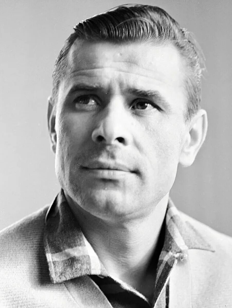 Я лев. Яшин вратарь. Яша вратарь. Лев иванович. Яшин 1990.