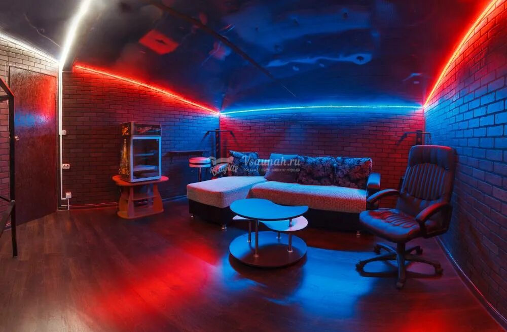 Ягодная 32 пермь. Гостевой дом сказочный. Австерия пермь кислотные. Дом с баней на сутки. Квартира для вечеринок на сутки.