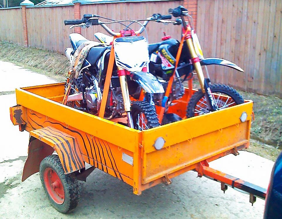 Крепление мотоцикла мзса. Питбайк с люлькой. Прицеп для мотоцикла эндуро. Прицеп для перевозки мотоцикла. Крепеж мотоцикла в прицепе.