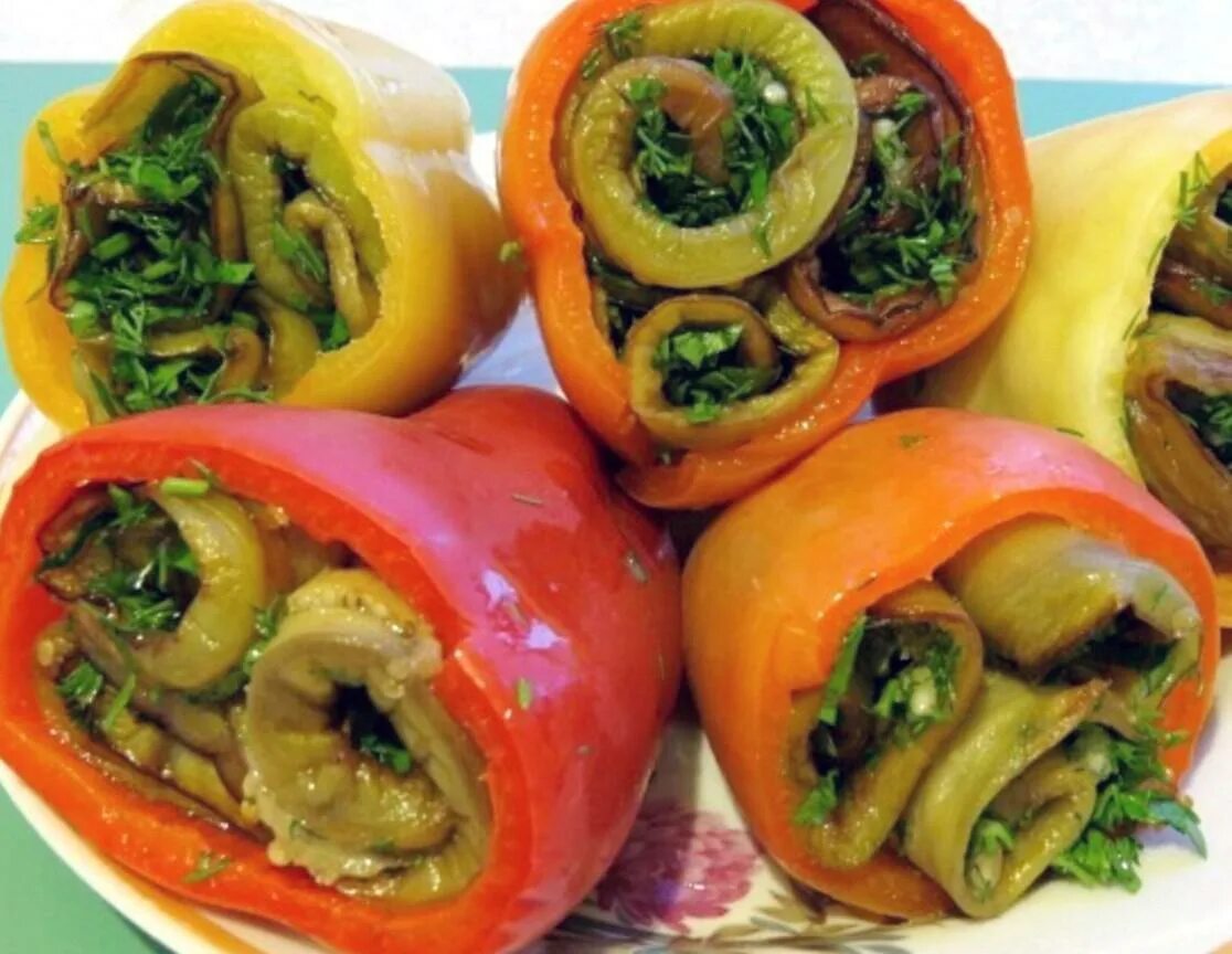 Перец закуска рецепты. Перец фаршированный баклажанами. переу фаршмрованный назиму. фаршированный перец на зиму. перец фаршированный баклажанами на зиму.