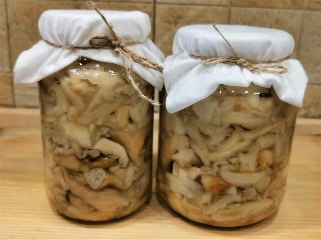 Рецепт соленых груздей в банках. Грузди соленые по-алтайски. Грузди соленые в банках. Рецепт соленых груздей в банках. Волнушки грузди соленые.