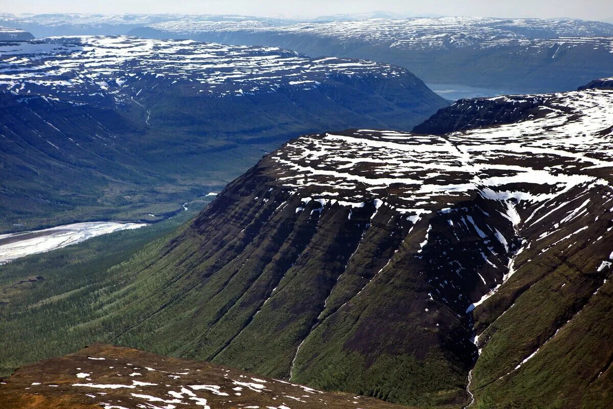 Плато путорана с высоты птичьего полета. Сибирские траппы плато путорана. Среднесибирское плоскогорье (плато путорана),. Плато путорана восточная сибирь. Гора камень на плато путорана.