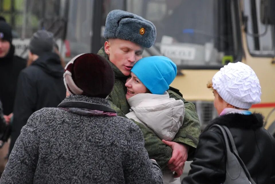 Семьи мобилизованных. Проводы мобилизованного. Жена военного. Семьи мобилизованных. Поддержка мобилизованным.