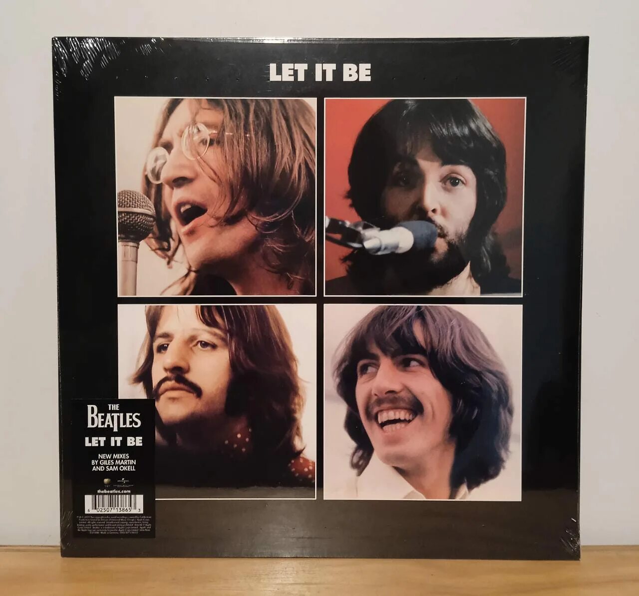 “Let it be” сингл 1970. The Beatles - Let it be. Let it be the Beatles фото. The Beatles Let it be Tracklist. Лет ит би слушать