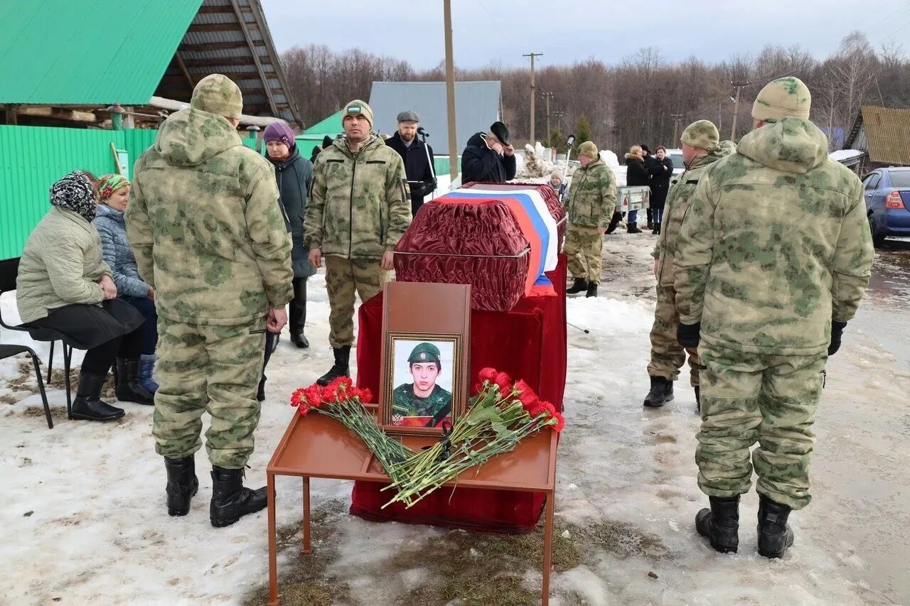 Дзен свежие новости сво. Военные. Прощание с военнослужащими.