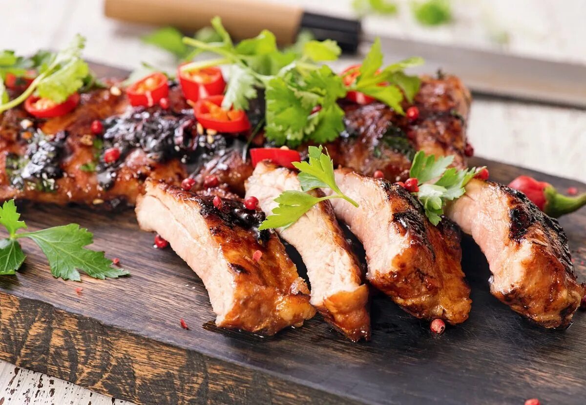 Вкуснейший шашлык в духовке. Вкуснейший шашлык в духовке. Куриный шашлык с картошкой в духовке. Шашлык из вырезки в духовке. Шашлык в рукаве в духовке на шпажках.