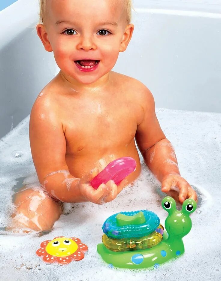 Купание. Малыш в ванной. Купание малыша. Малыш купается. Для купания малыша в ванной.