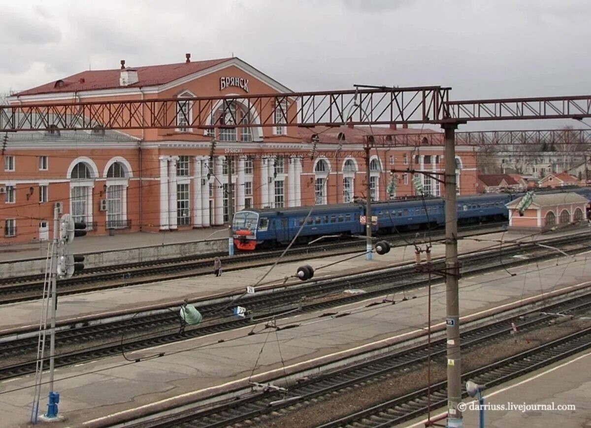 Брянск железная дорога. Брянск 1 Орловский вокзал. Железнодорожный вокзал Брянск-Орловский, Брянск. ЖД вокзал Брянск Орловский. Станция Брянск Орловский ЖД.