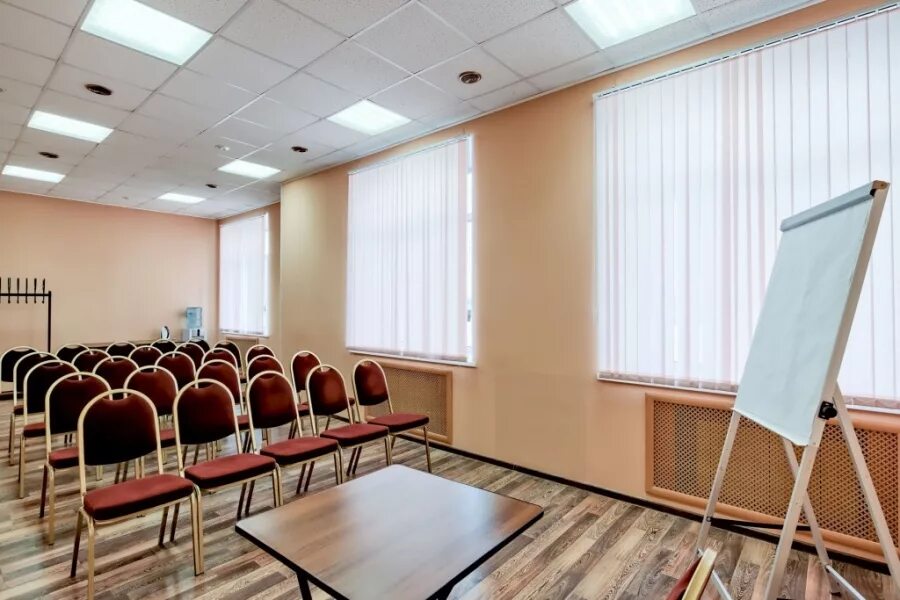 Помещение для тренинга. Стены в актовом зале. Белтелеком минск. Киров. Гостиница «метрополь», зал «врубель».