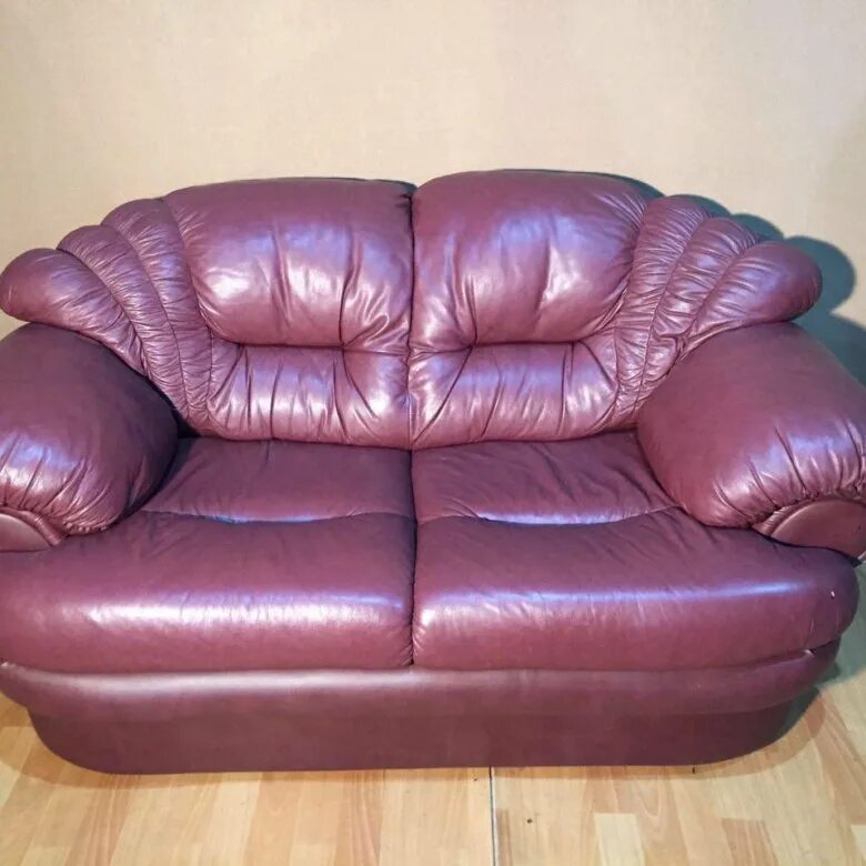 Финская кожаная мебель. Старый кожаный диван. Старые кожаные диваны даром. Финские кожаные диваны.