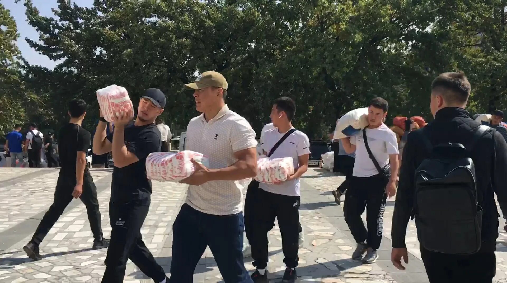 24 школа бишкек. Аки пресса kg сегодня кыргызстан. Киргизия люди. Кыргызстан сегодня. Казахстан люди.