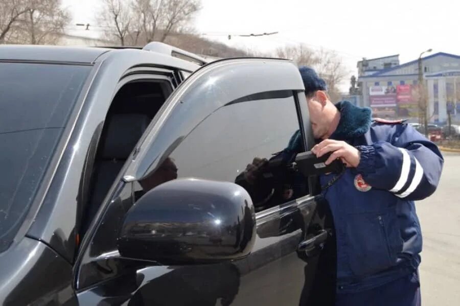 В каком году разрешат тонировку. Штраф за тонировку. тонировка авто штраф. штрафуют за тонировку. незаконная тонировка.