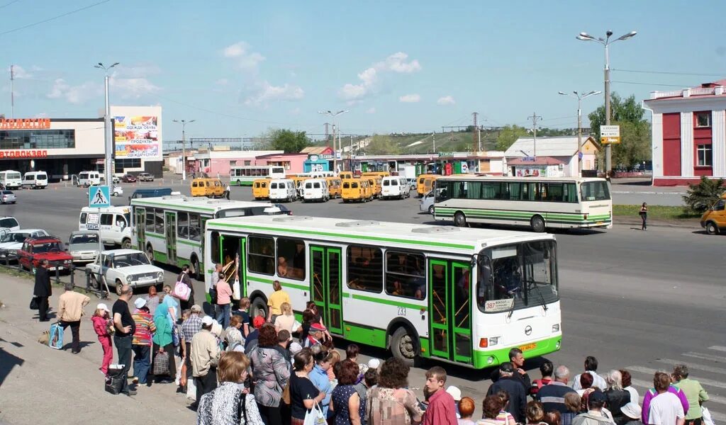 Новые маршруты автобусов в магнитогорске. Автостанция Магнитогорск. ЛИАЗ- Магнитогорск. Магнитогорский автобус. Автобус Магнитогорск.