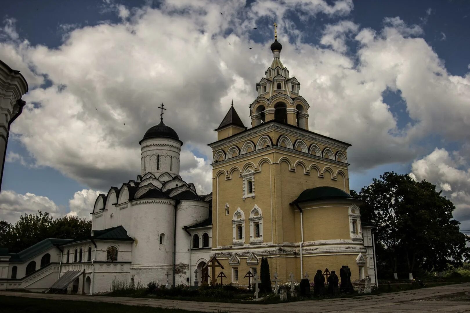 В каком городе находится памятник старины