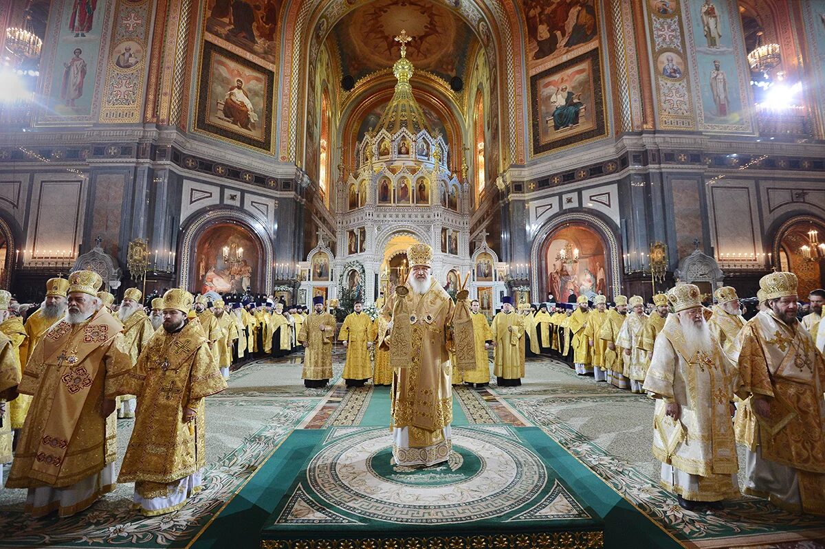 Рождественская служба в храме Христа Спасителя. Храм Христа Спасителя в Москве служба. Соборе Воскресения Христова УГКЦ. Православная служба вечерня