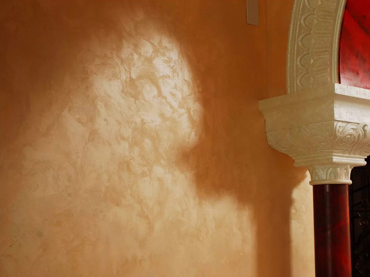 венецианка краска. декоративная штукатурка сан марко в интерьере. шпаклевка венецианка. белая декоративная штукатурка в интерьере фото. венецианская штукатурка выкрасы.