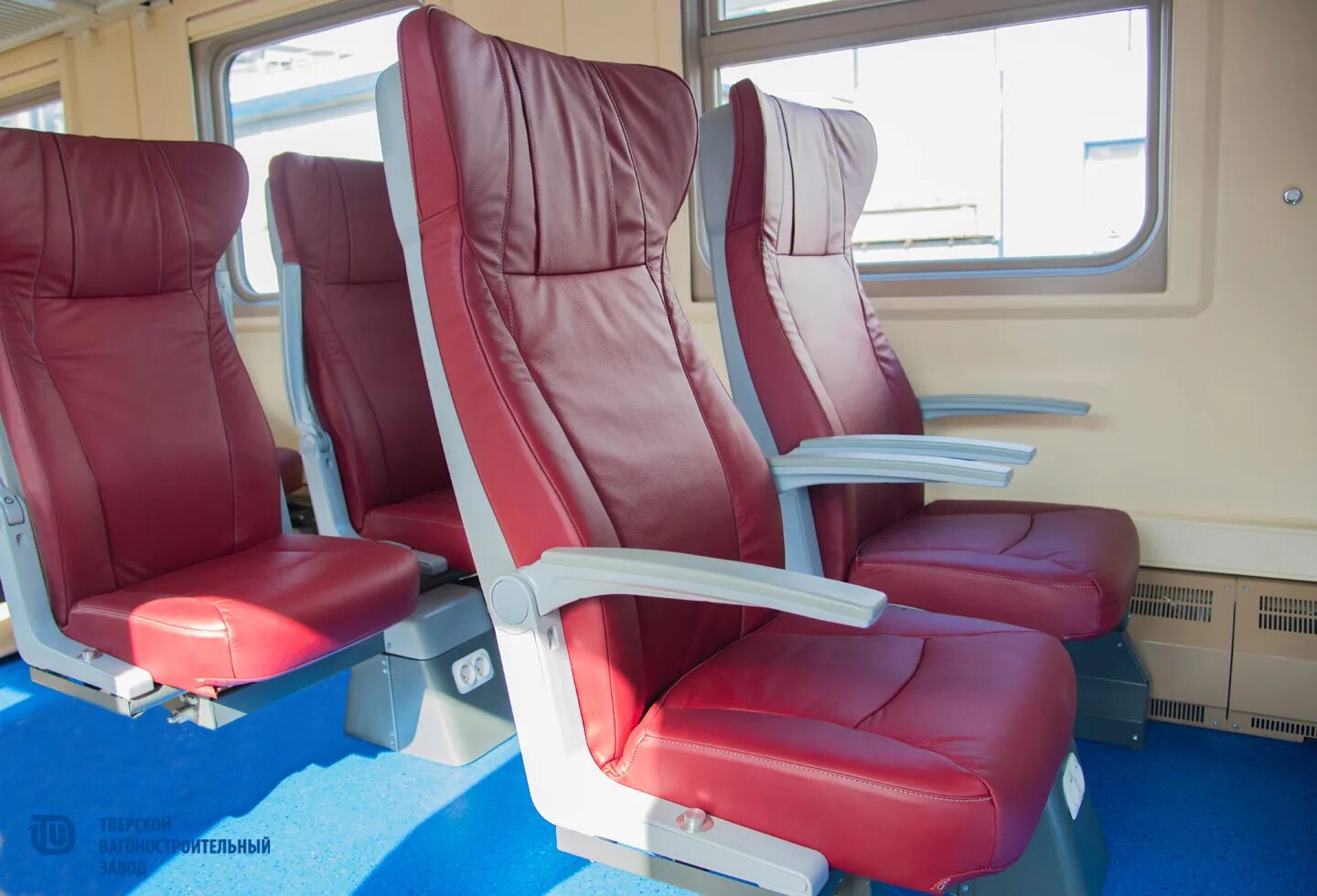 невский экспресс класс 1р. пассажирский вагон 61-4458. вагон с местами для сидения. сидячий поезд минск. поезд 028а сидячий вагон.