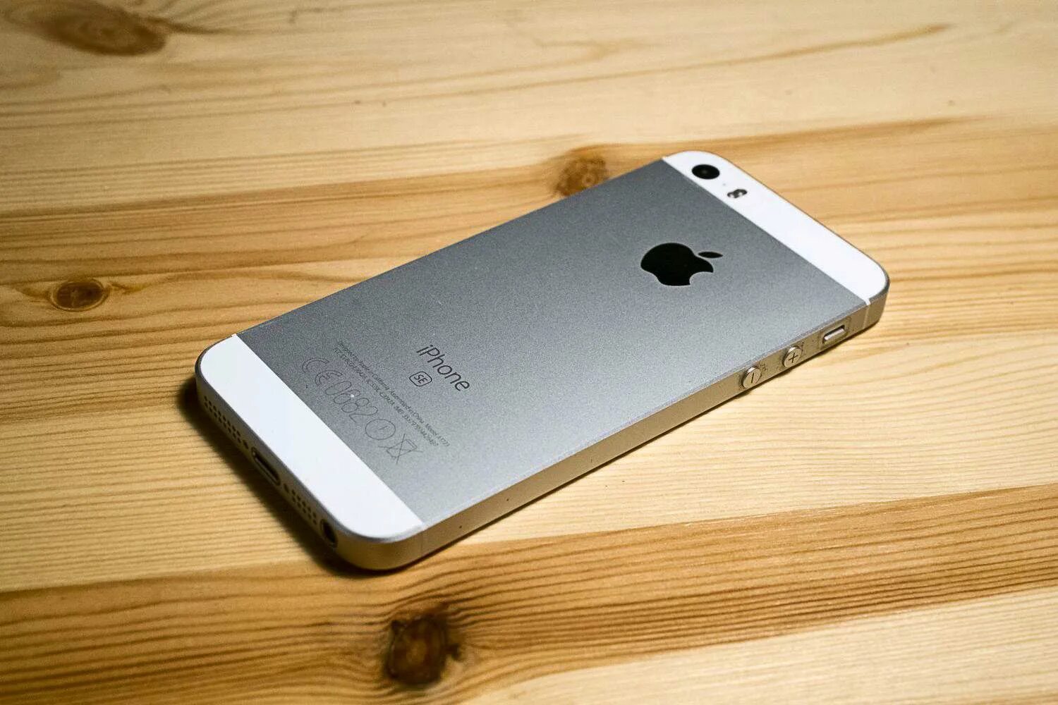 Iphone 13 серебристый. Iphone 5se. iphone 5 silver. iphone 5 se silver. iphone 5se 16gb.