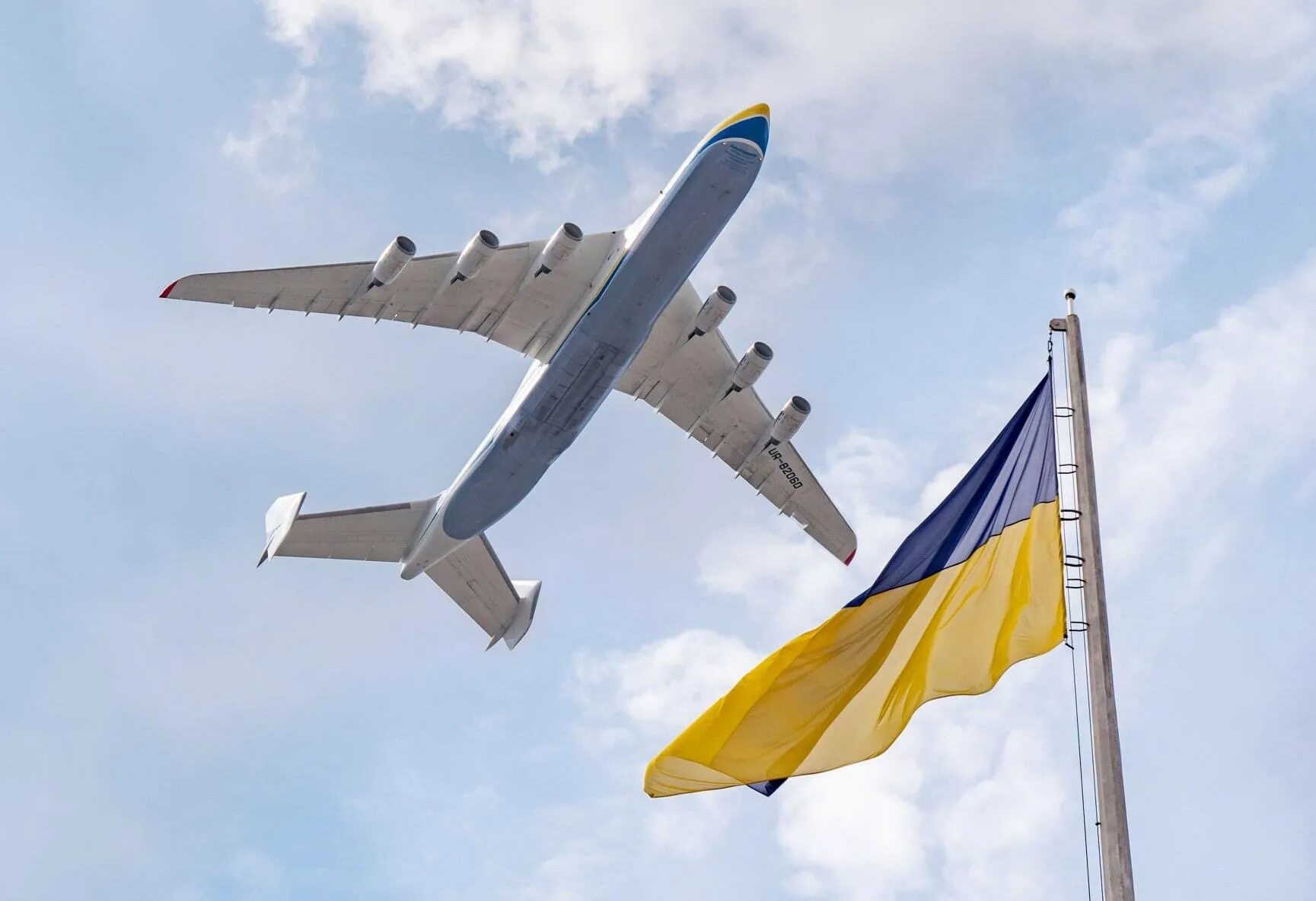 Украинский самолет. АН 225 Украина. АН-225 Мрия уничтожен. Самый большой самолет в Украине.