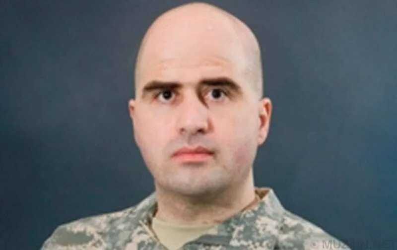 Абу нидаль стендап. Нидаль абу-газале. нидал малик хасан. нидаль абу-газале стендап. нидаль абу-газале с женой.