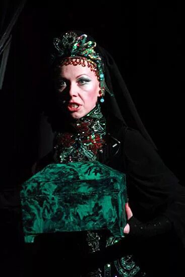 Бажов малахитовая шкатулка хозяйка медной горы. Хозяйка медной горы бажов. Иллюстрации к хозяйке медной горы бажова. Фотопроект хозяйка медной горы. Хозяйка горы все.