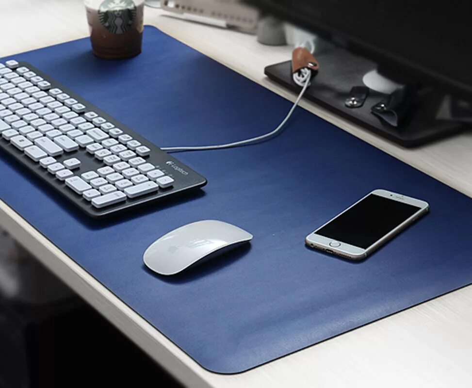 Коврик для компьютерного стола. Коврик для мышки и клавиатуры. Коврик для Клавы и мышки. Коврик на письменный стол. Коврик для мыши ноутбука