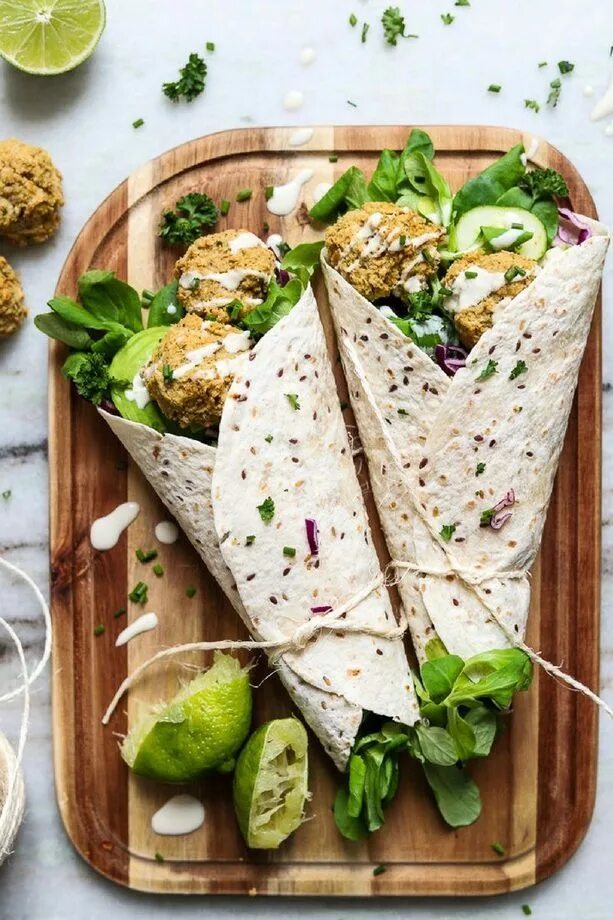 Вегетарианская шаурма рецепт. Falafel. Фалафель нут шаверма. Фалафель в лаваше. Шварма и фалафель.