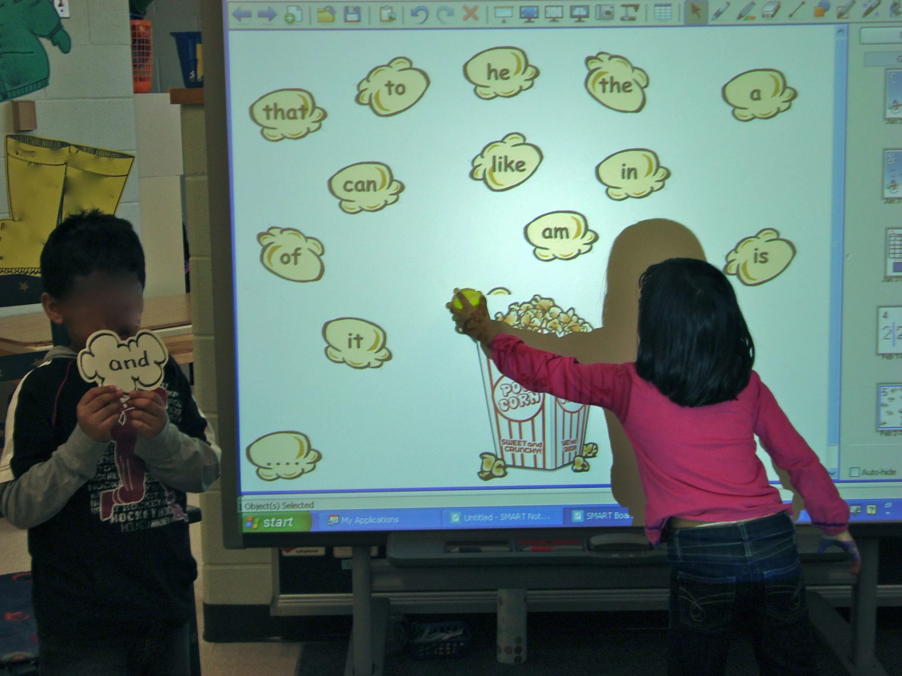 Интерактивная доска для детей. Занятия на интерактивной доске. Интерактивная доска смарт борд. Интерактивная доска в детском саду.