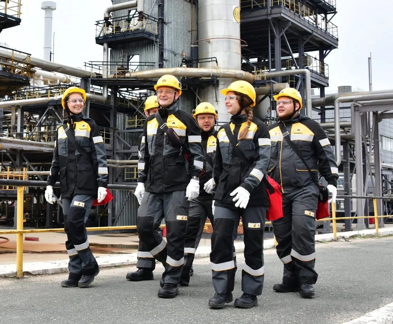 Сызрань нефтеперерабатывающий завод. Куйбышевский нпз самара. Куйбышевский нпз роснефть. Телефон отдела кадров нпз. Мнпз газпромнефть капотня.