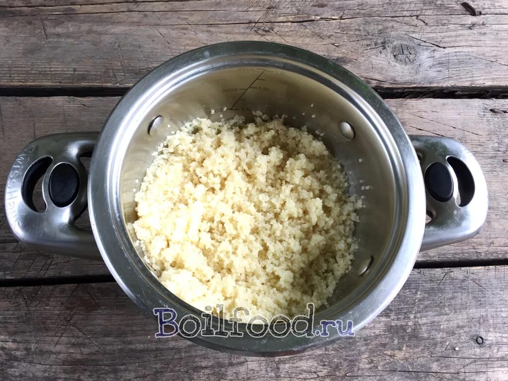Как варить кускус в кастрюле рассыпчатый. Кус кус в кастрюле. как заваривать кус кус. каша кус кус варить пропорции. как варить кускус в кастрюле.