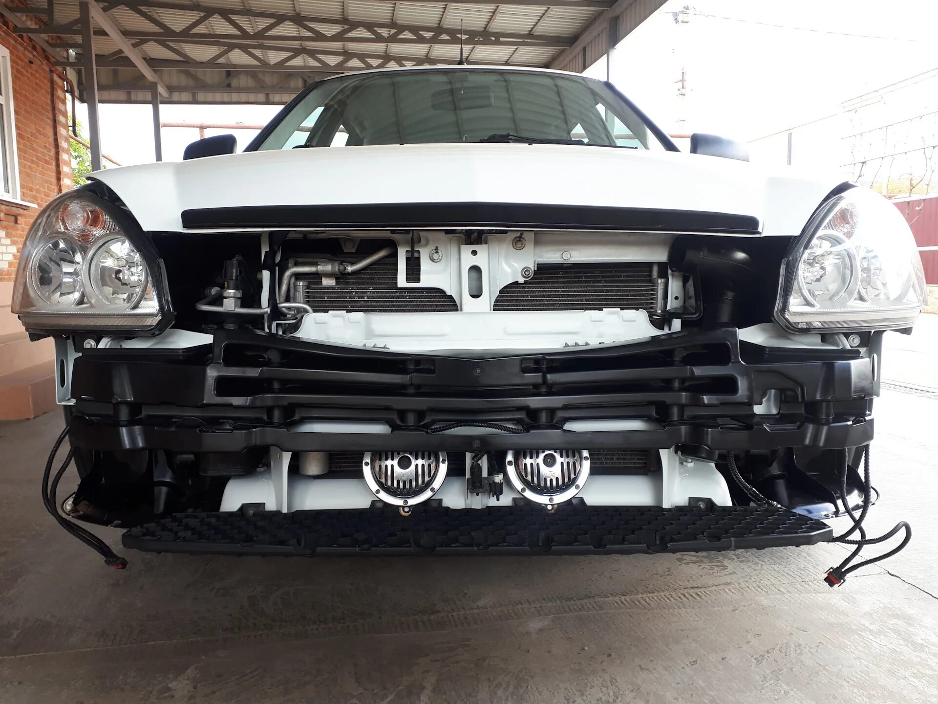 Под бампером приоры. Приора 1 без заднего бампера. Усилитель бампера приора 1. Снятие бампера приора 1 переднего. Под бампером приоры.