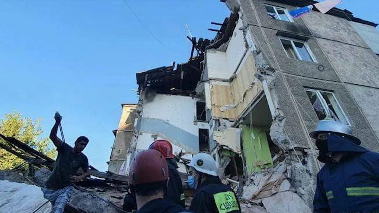Взрывы и обрушения зданий. Рухнувшие здания в Ереване. Разрушенные здания в Ереване.