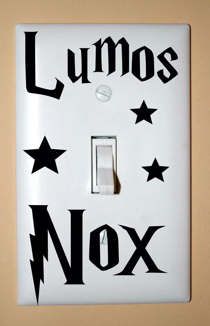 Lumos lattes. Люмос нокс на выключатель. lumos надпись.