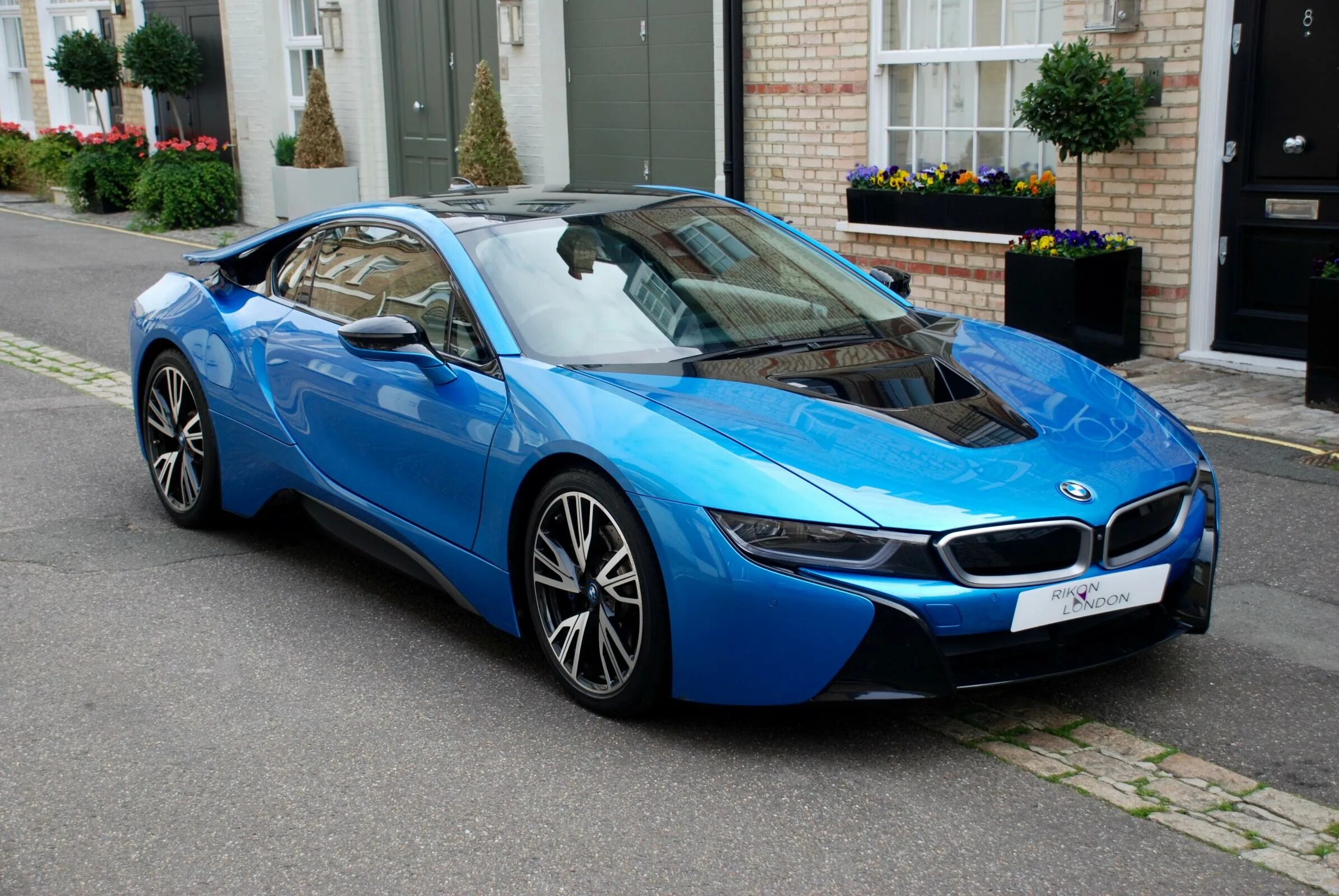 Б в ай 8. BMW i8 Blue. BMW i8 синяя. БМВ ай 8 синяя. BMW i8 Turbo.