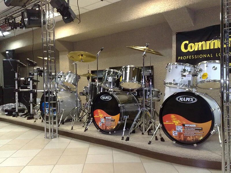 Tama stagestar. Барабаны разные. Ddrum hybrid 6 blk red. Магазин музыкальных инструментов челябинск. Музыкальный магазин барабаны.
