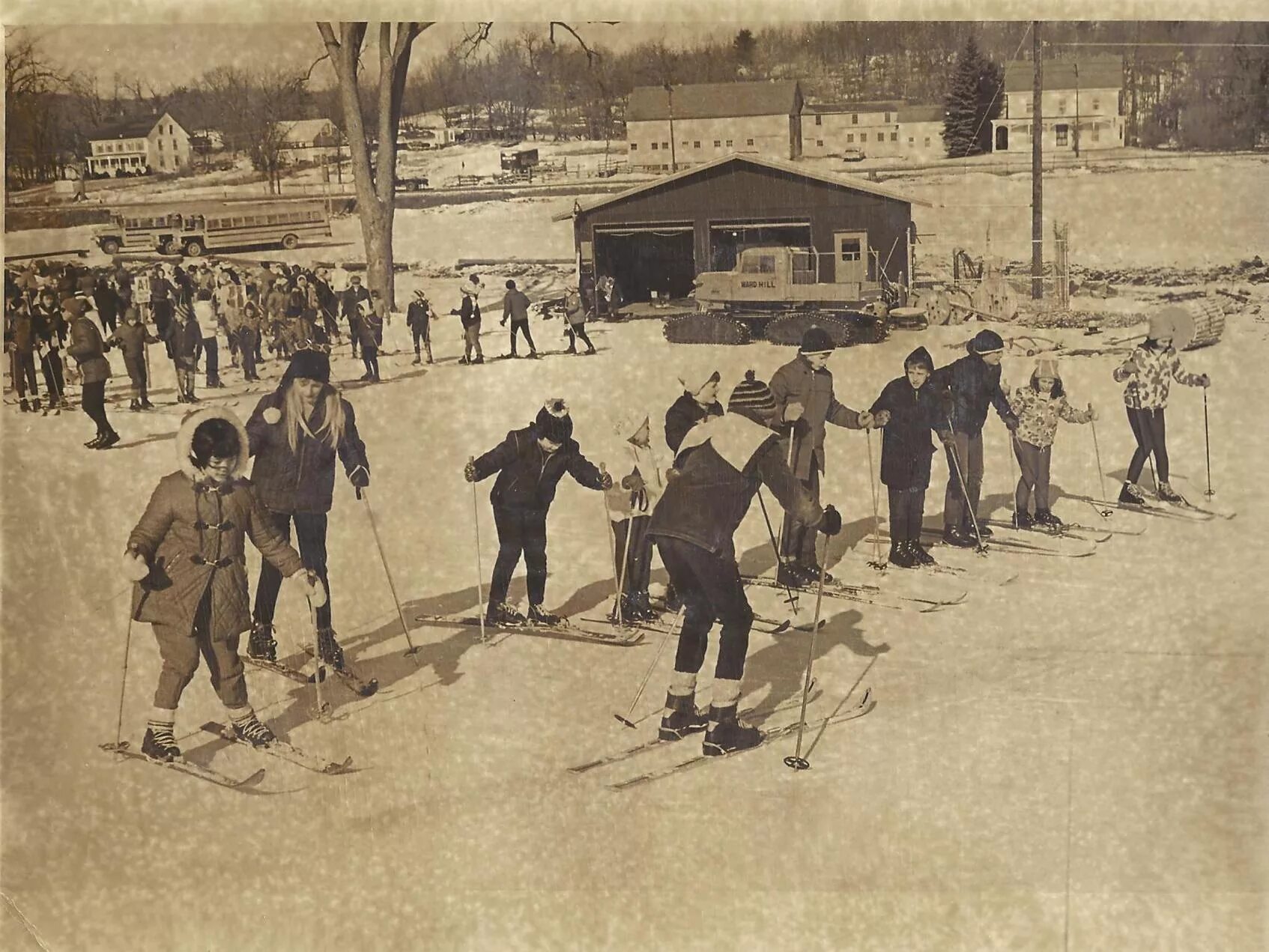 История спортивных обществ. Московский клуб лыжников 1895. Московская лига лыжебежцев 1910. Лыжные гонки 19 век. Первое лыжное спортивное общество 1877 Норвегия.