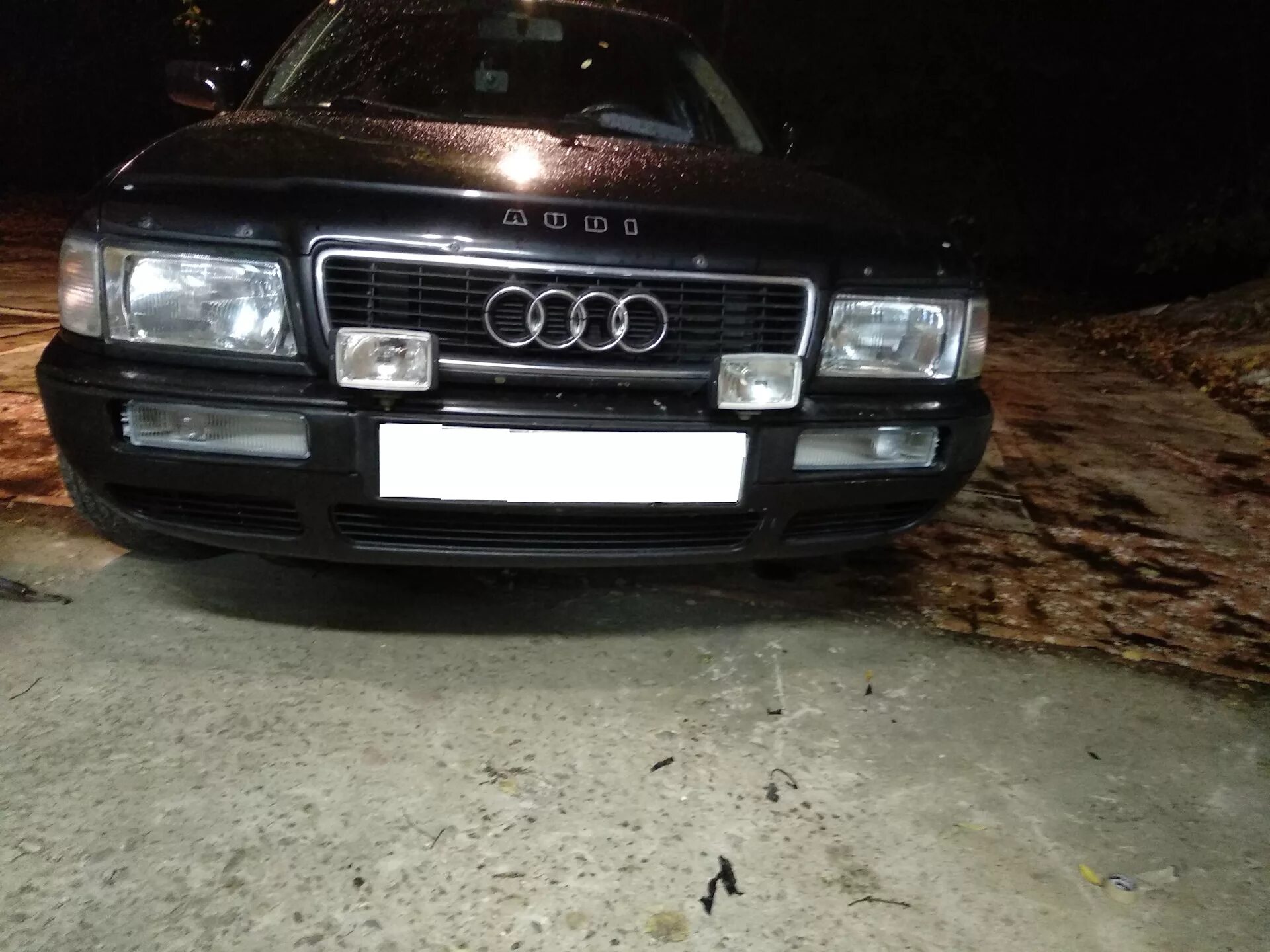 Audi 80 противотуманки. ПТФ Ауди 80. Ауди 100 с3 ПТФ В решетку. Ауди 80 б4 с противотуманками. Ауди с4 птф