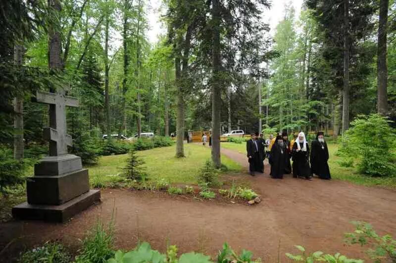 Кладбище монахов на валааме. Валаам кладбище. Валаамский монастырь кладбище. Могила игумена дамаскина на валааме. Игуменское кладбище валаам могила отца мефодия.