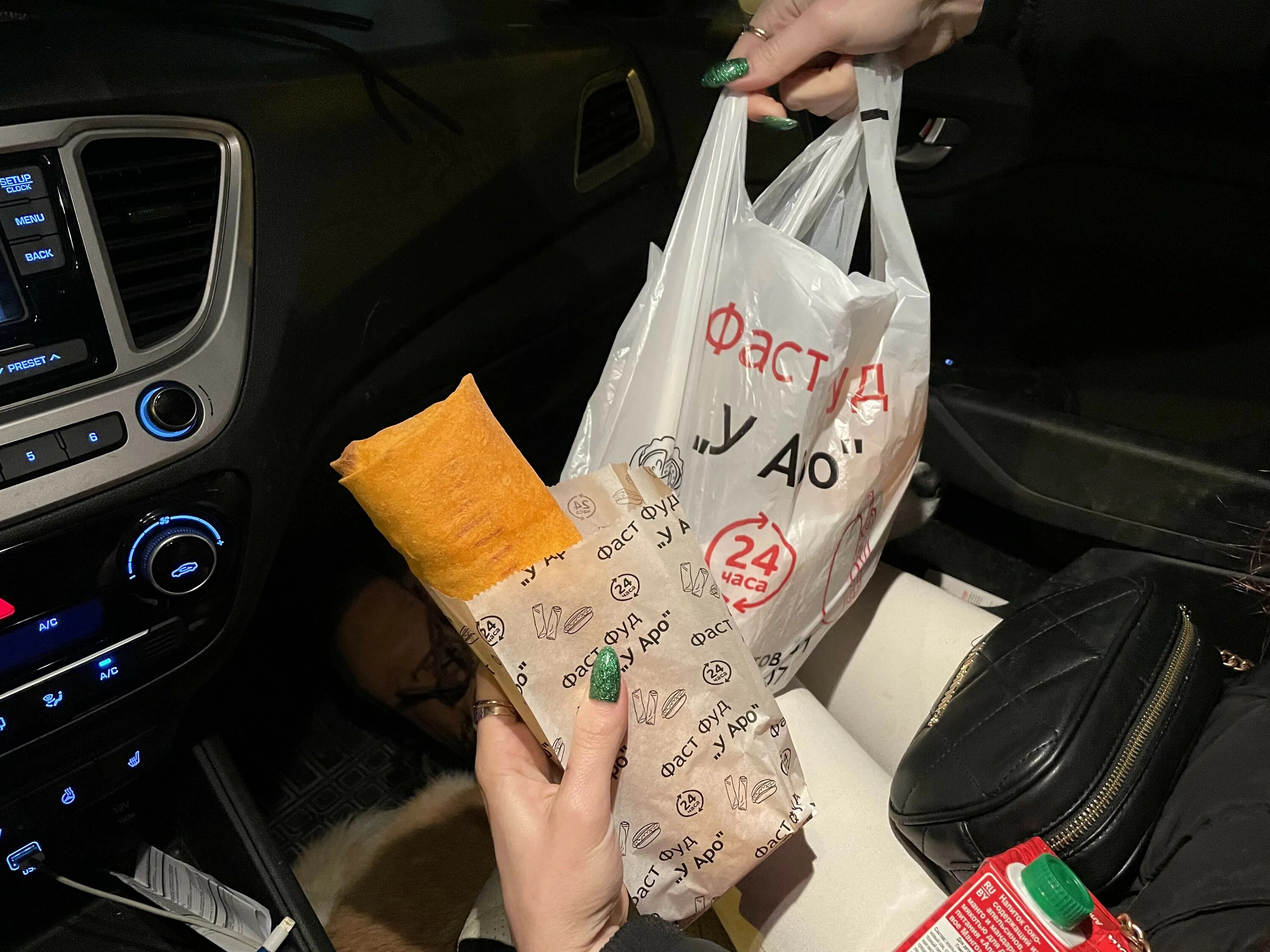 Марокканская шаверма екатеринбург. Ларьки на улицах совсем. Fast food у аро. У аро екб. Шаурма дирижабль екатеринбург.