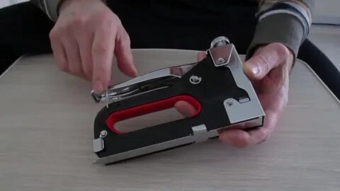 Как пользоваться мебельным степлером
